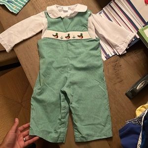 Thanksgiving or fall outfit great for family photos. Great condition.